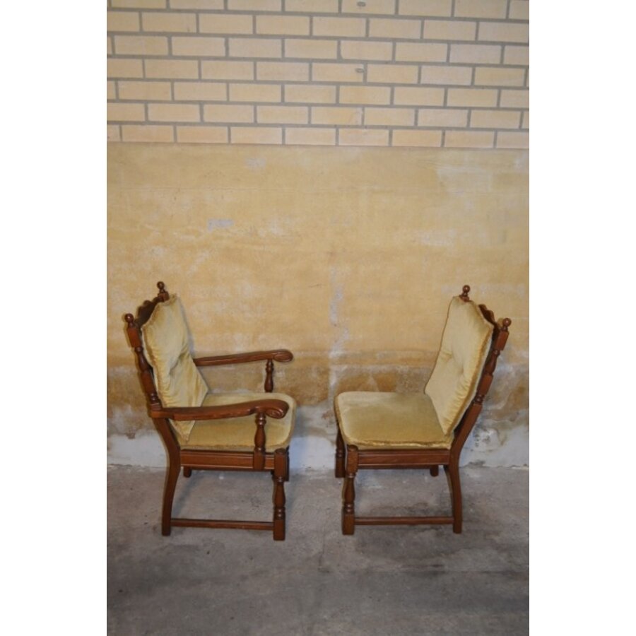 Mid century fauteuils met geel pluche kussen – dames- en herenstoel-2