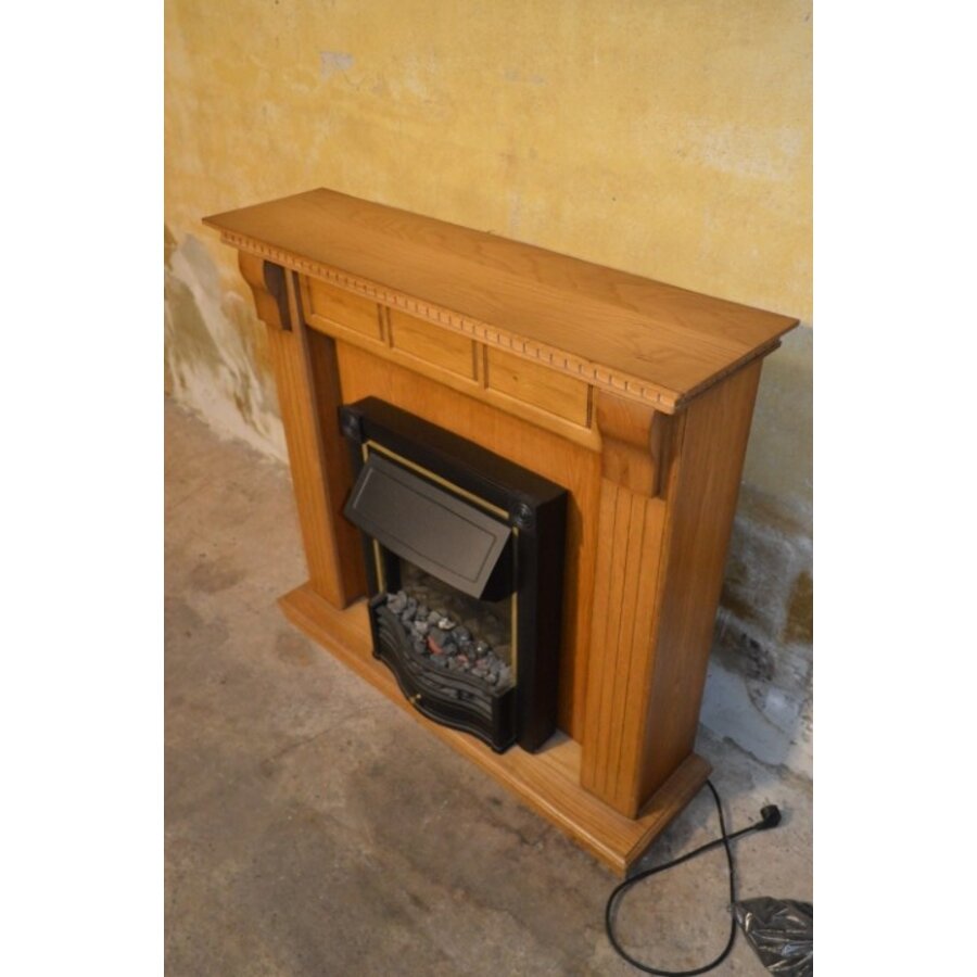 Eiken schouw met elektrische open sfeerhaard in klassieke stijl-3