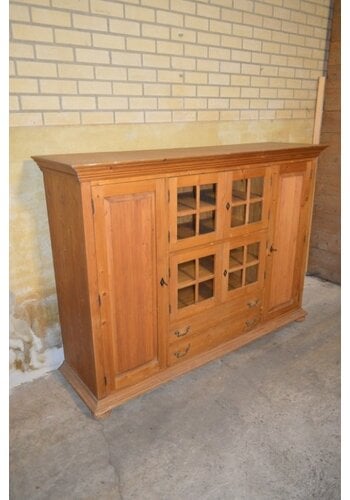 Grenen dressoir kast hoog met glasdeurtjes 