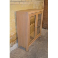 thumb-Moderne eikenhouten vitrinekast met glazen legplanken-3