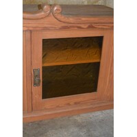 thumb-Grenenhouten bovenkast met sierlijke kuif en facetgeslepen glas-3