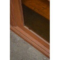 thumb-Grenenhouten bovenkast met sierlijke kuif en facetgeslepen glas-9