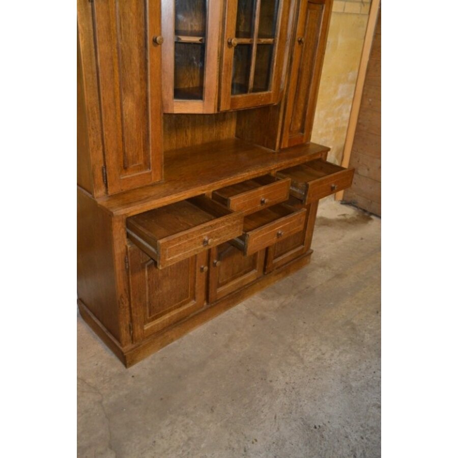 Donker eiken buffet- of wandkast met buffeltoog, laden en kastjes-5