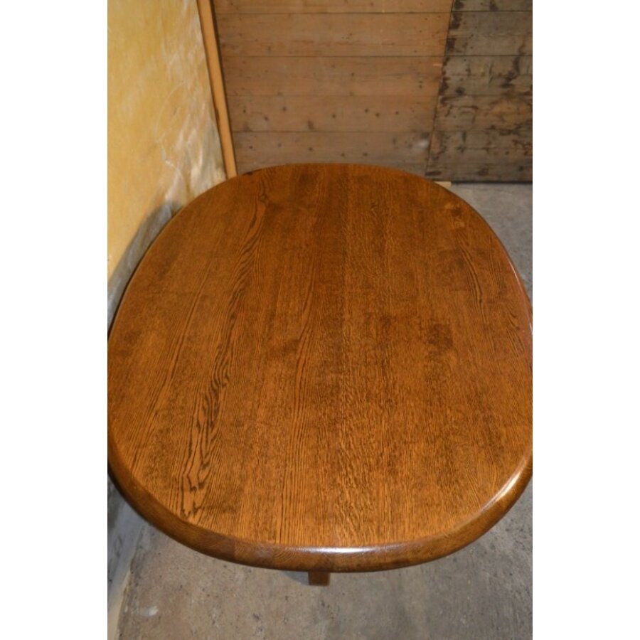 Ovale eettafel van massief donker eiken – elegant en robuust-5