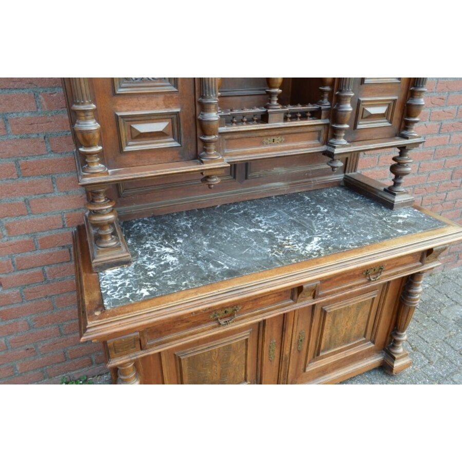 Antieke buffetkast uit 1880–1890 met marmeren blad en dubbele toog-6