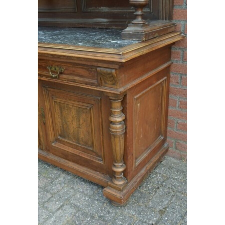 Antieke buffetkast uit 1880–1890 met marmeren blad en dubbele toog-8