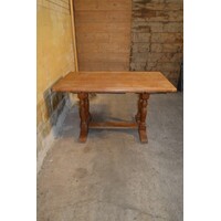 thumb-Massief grenen tafel in Mouseman-stijl – Karaktervol en solide-2
