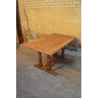 thumb-Massief grenen tafel in Mouseman-stijl – Karaktervol en solide-3