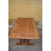 thumb-Massief grenen tafel in Mouseman-stijl – Karaktervol en solide-5