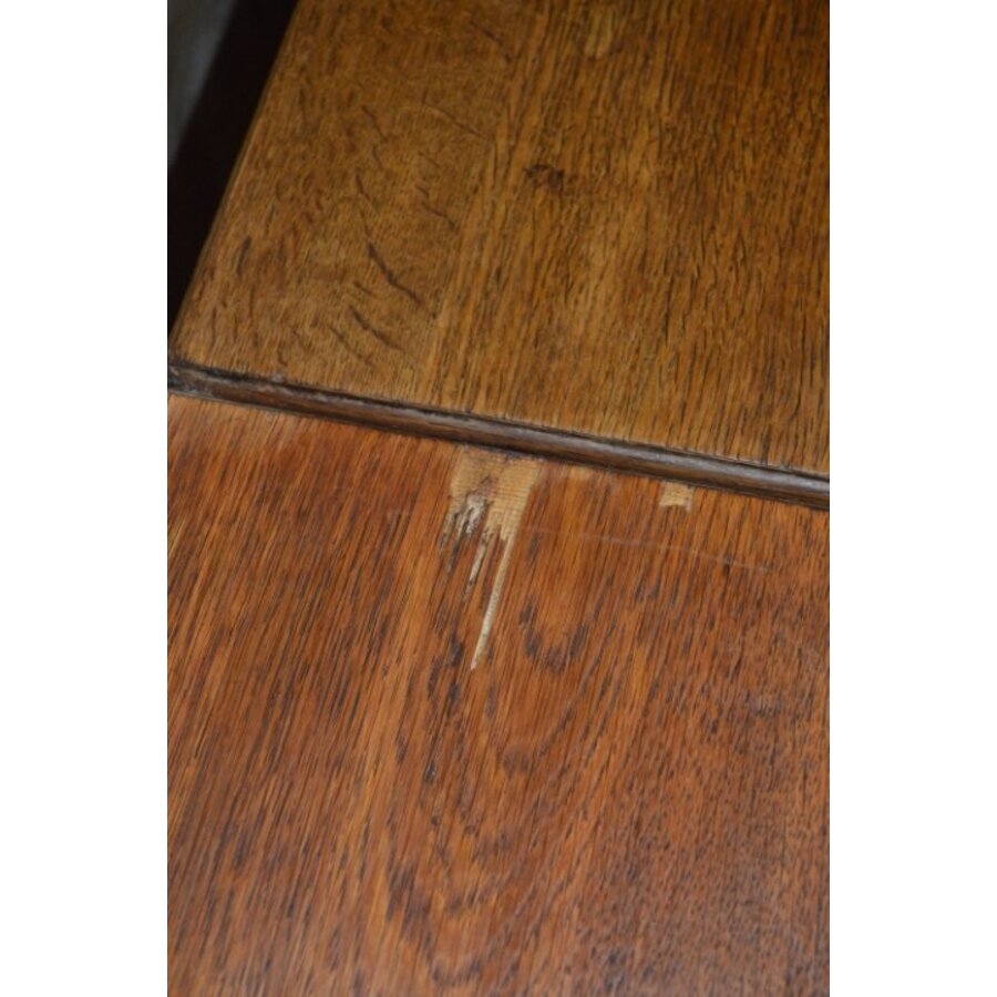 Antieke eiken uitschuifbare eettafel met massief onderstel en gefineerd blad-5