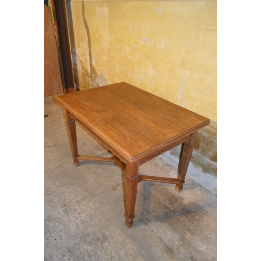 Antieke eiken uitschuifbare eettafel met massief onderstel en gefineerd blad-9