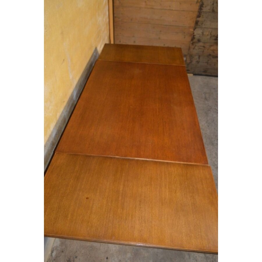 Eiken uittrekbare eettafel met massief onderstel en gefineerd blad-5