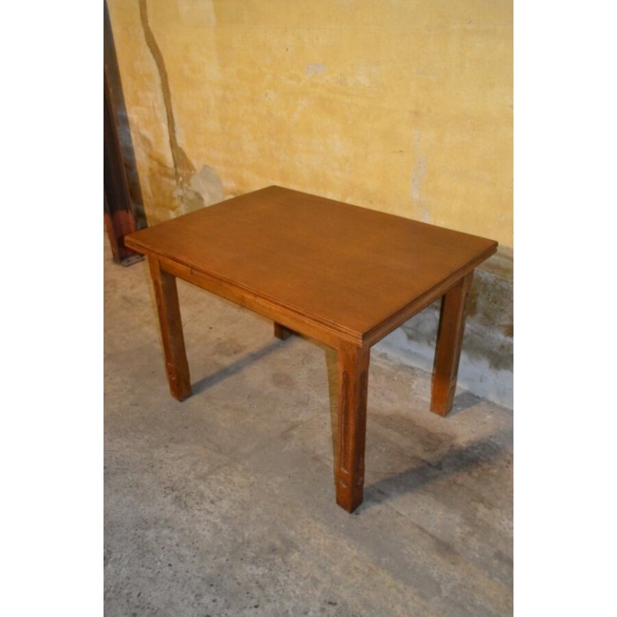 Eiken uittrekbare eettafel met massief onderstel en gefineerd blad-7