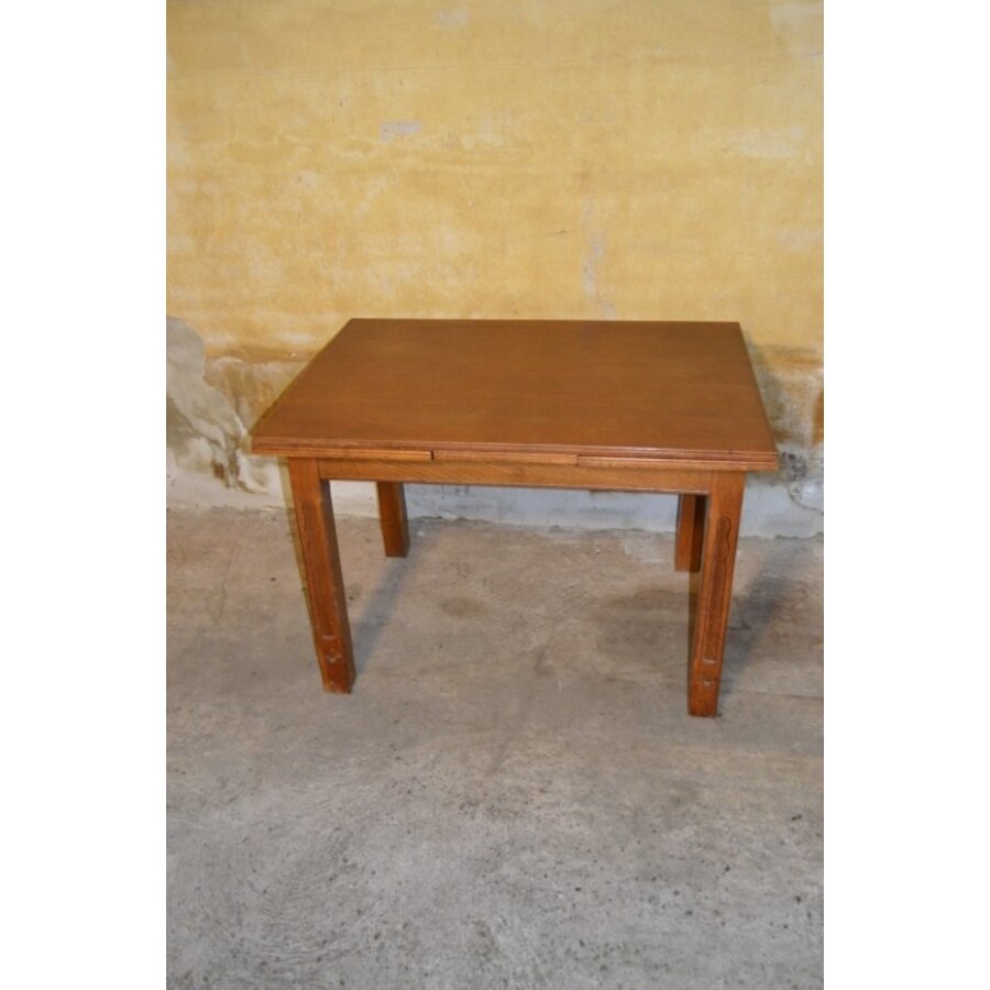 Eiken uittrekbare eettafel met massief onderstel en gefineerd blad-8