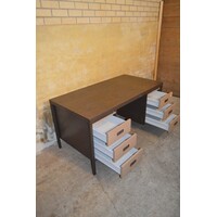 thumb-Robuust metalen bureau met ladeblokken en melamine werkblad-4