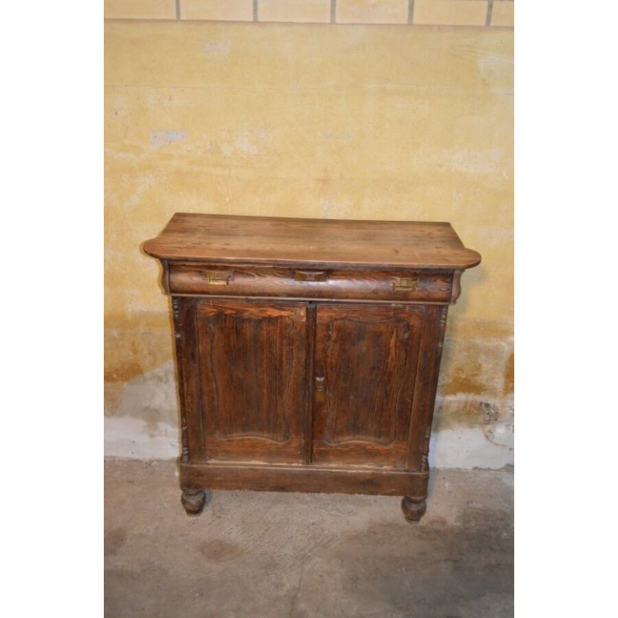 Antiek oud Hollands penantkastje met paneeldeuren en lade-1