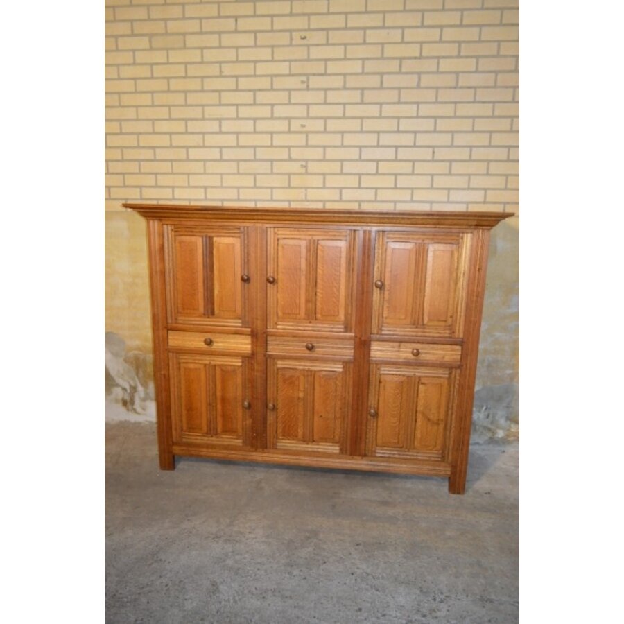 Massief eiken kloosterdressoir met paneeldeuren en lades-4