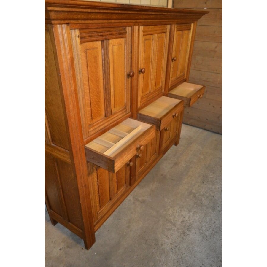 Massief eiken kloosterdressoir met paneeldeuren en lades-5