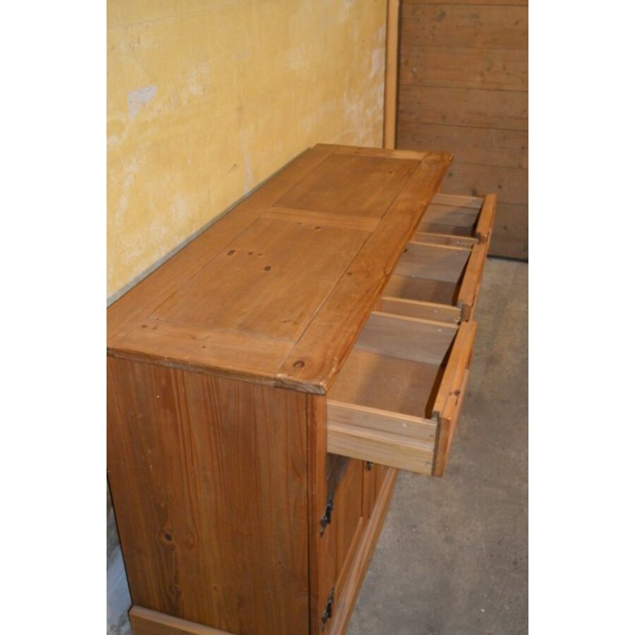 New Mexico dressoir van massief grenen met drie laden en drie deuren-7