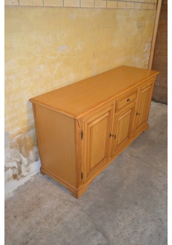 Massief eiken dressoir met paneeldeuren 