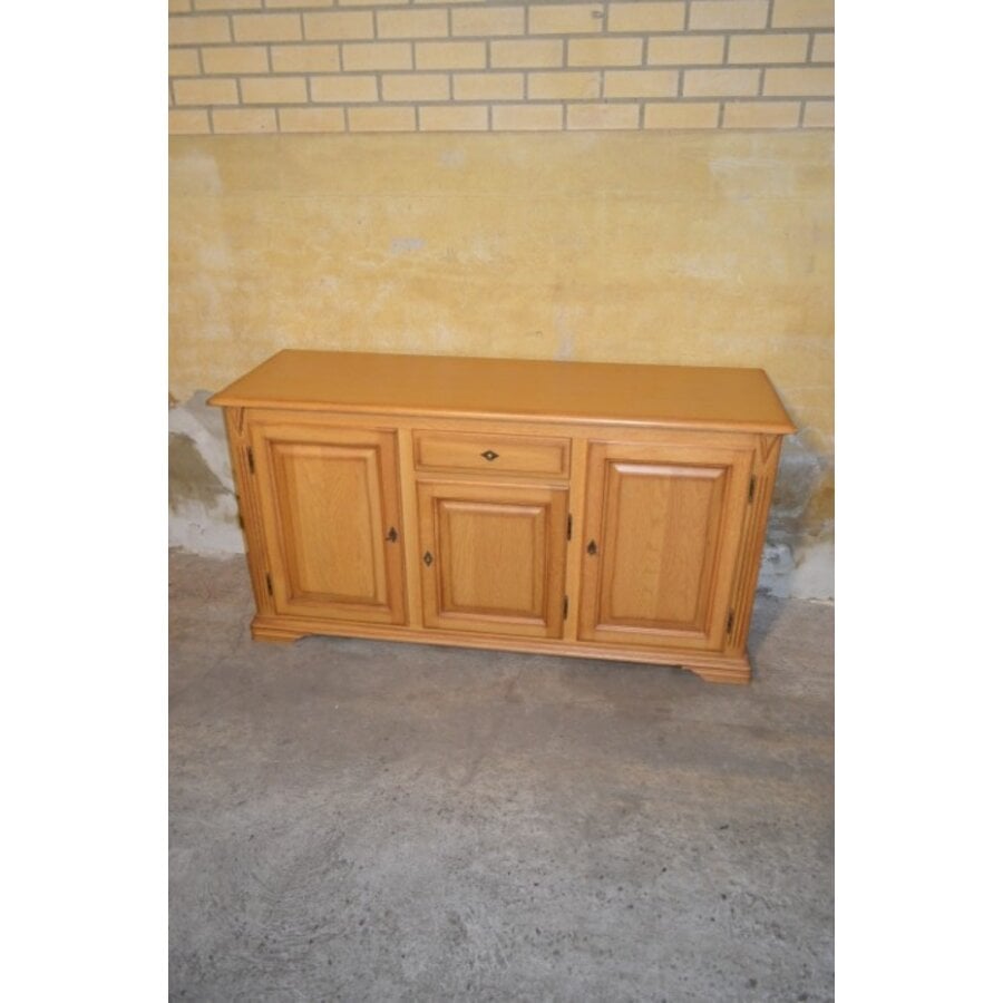 Tweedehands massief blank eiken dressoir met drie paneeldeurtjes en lade-2