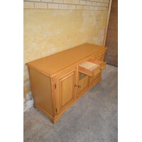 thumb-Tweedehands massief blank eiken dressoir met drie paneeldeurtjes en lade-4