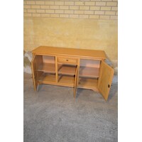 thumb-Tweedehands massief blank eiken dressoir met drie paneeldeurtjes en lade-6