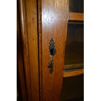 thumb-Tweedehands brocante hoekkast van donker eiken met glasdeur-4