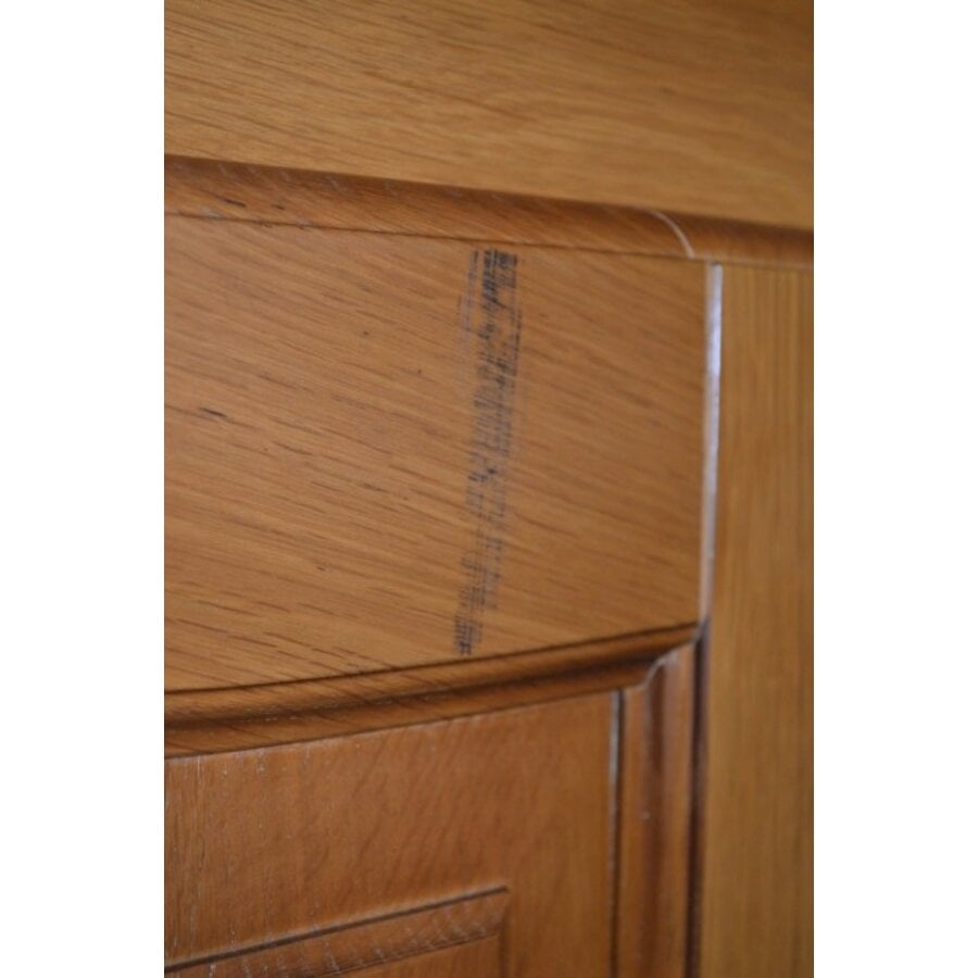 Vintage licht eiken buffetkast met twee deuren, laden en legplanken.-4