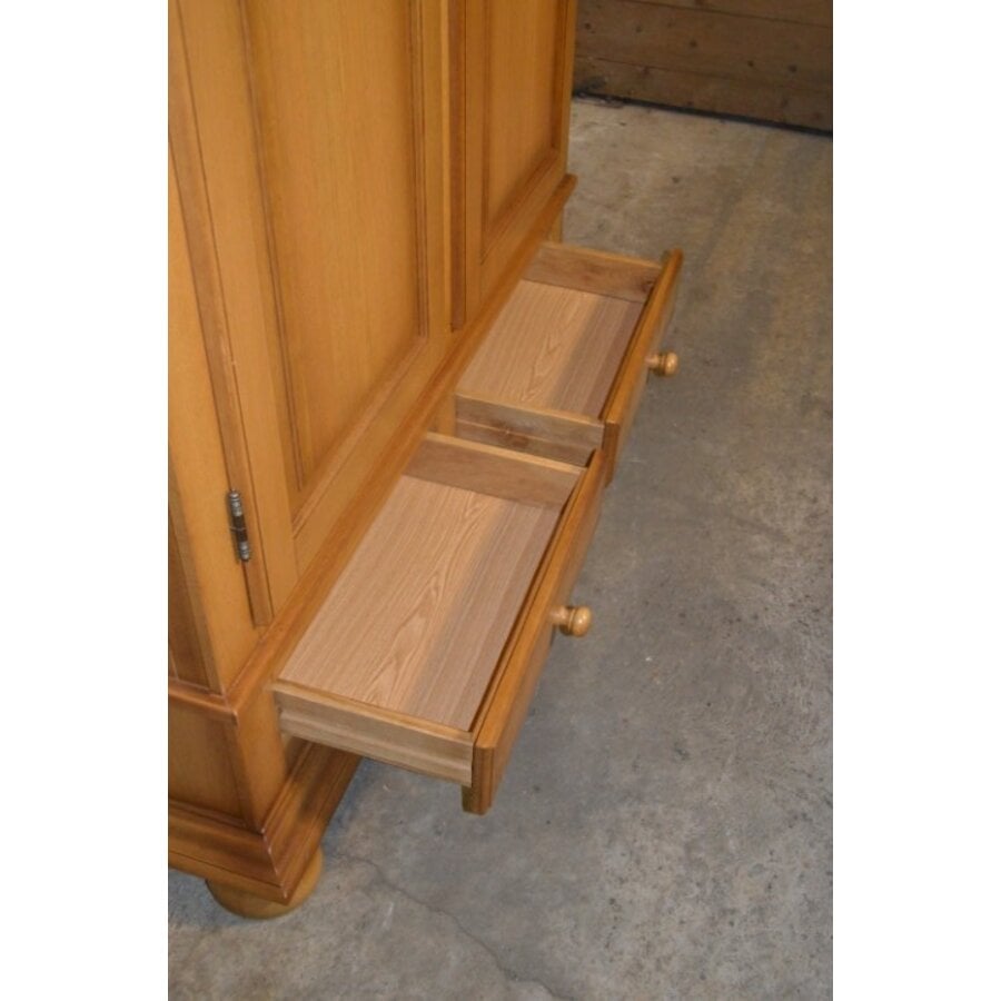 Vintage licht eiken buffetkast met twee deuren, laden en legplanken.-6