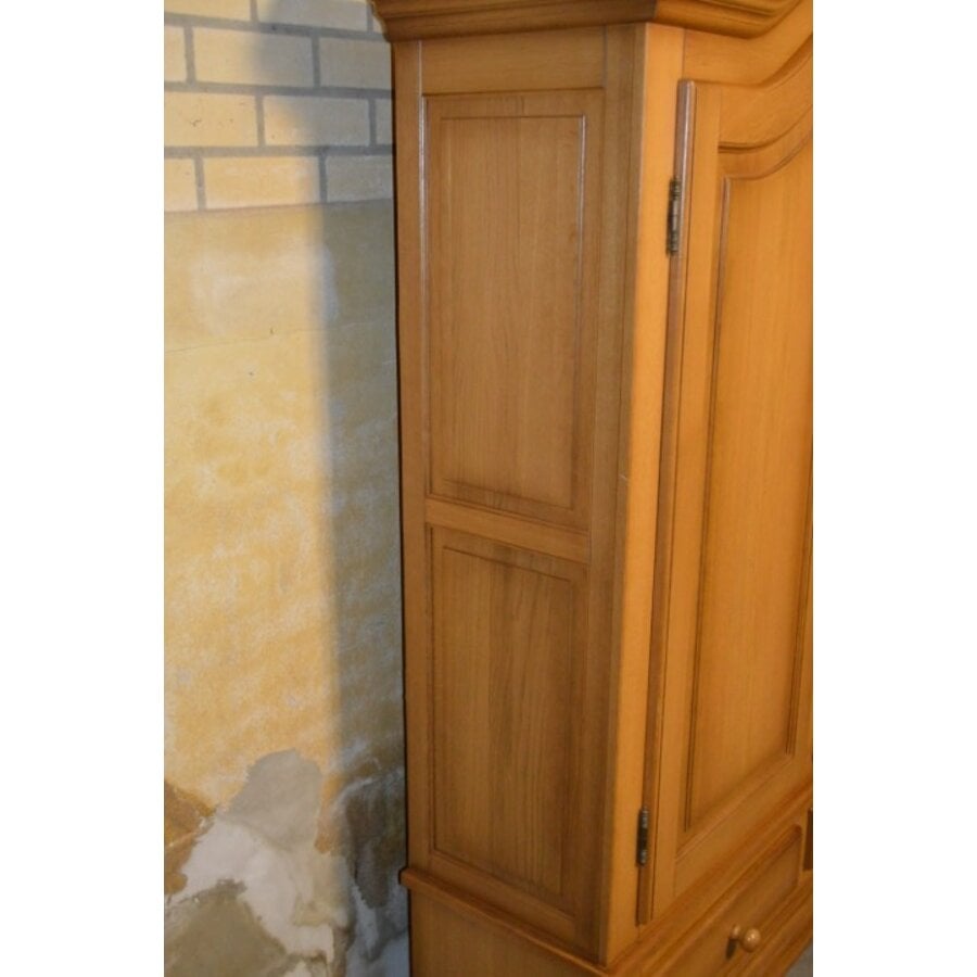 Vintage licht eiken buffetkast met twee deuren, laden en legplanken.-7