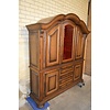 Zware eiken brocante buffetkast met vitrine
