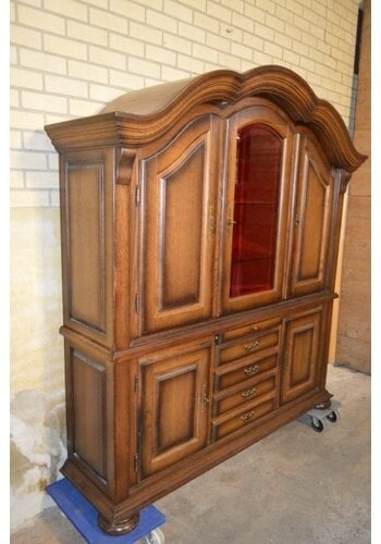 Zware eiken brocante buffetkast met vitrine 