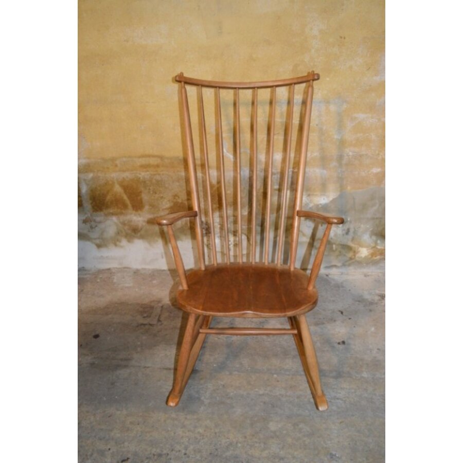 Elegante vintage houten schommelstoel met kussen uit de jaren 60 met spijlenrug-2