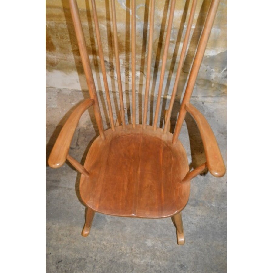 Elegante vintage houten schommelstoel met kussen uit de jaren 60 met spijlenrug-3