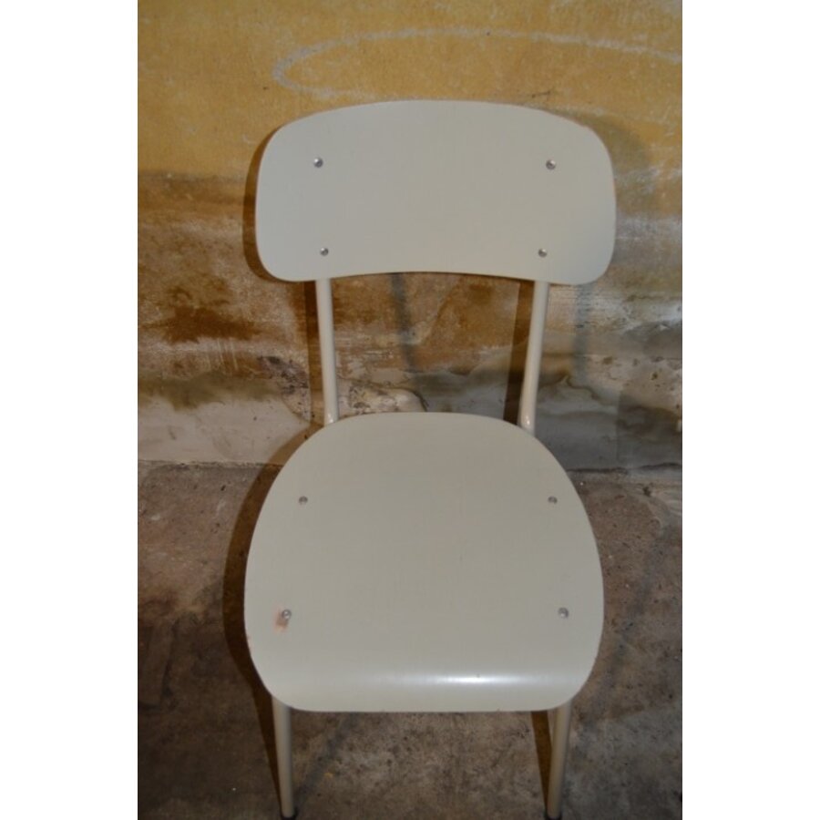 Retro stoeltje met metalen frame en multiplex zitting-4