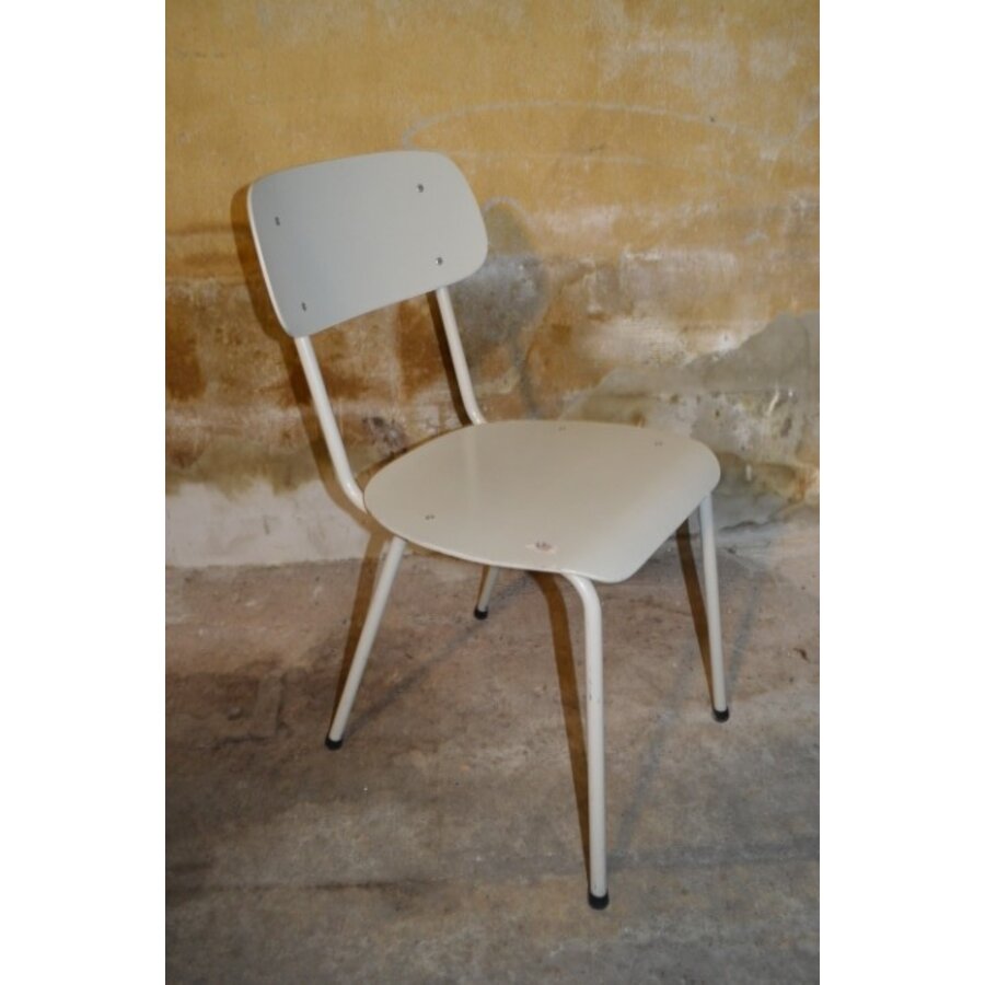 Retro stoeltje met metalen frame en multiplex zitting-5