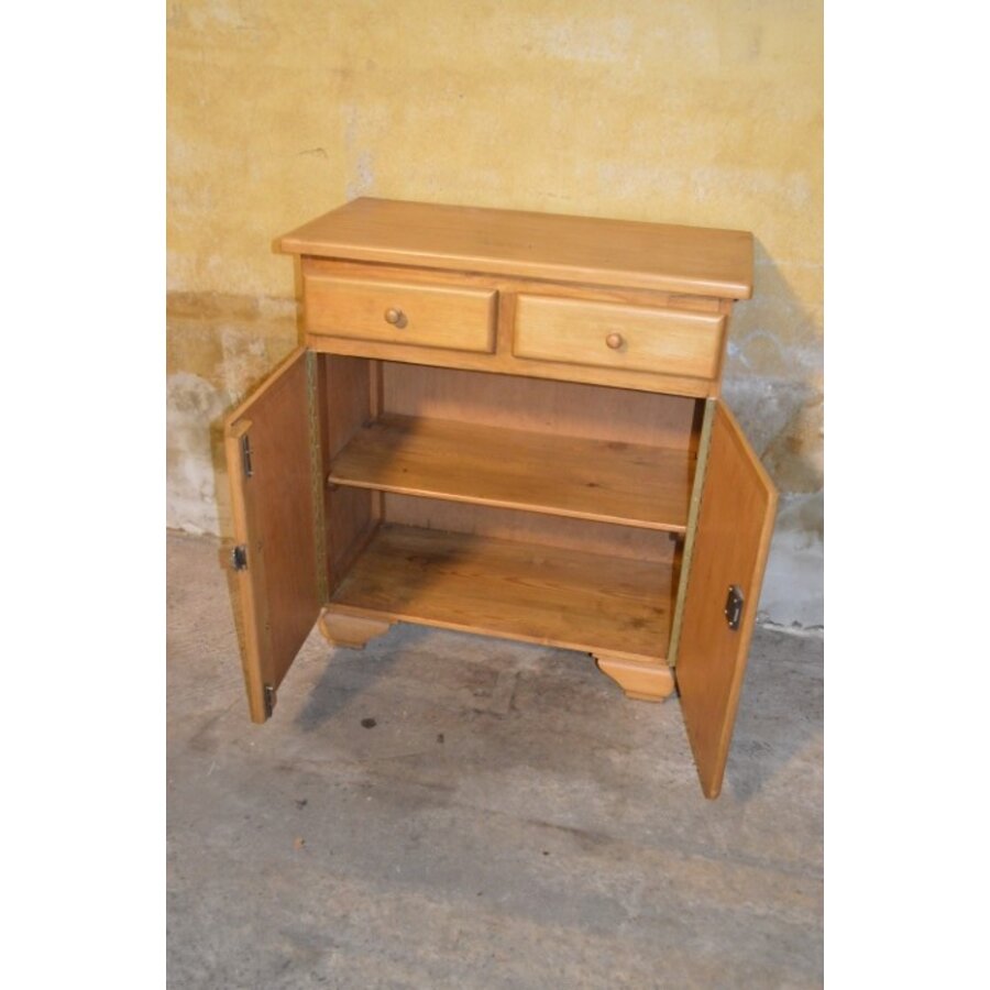 Kleine houten commode met lades en afsluitbare deurtjes-4