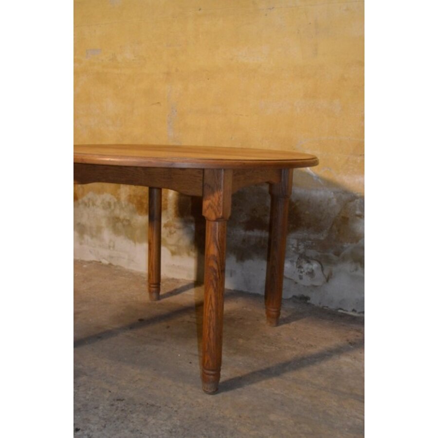 Stoere ronde vintage eettafel van blank eikenhout met vier poten-5