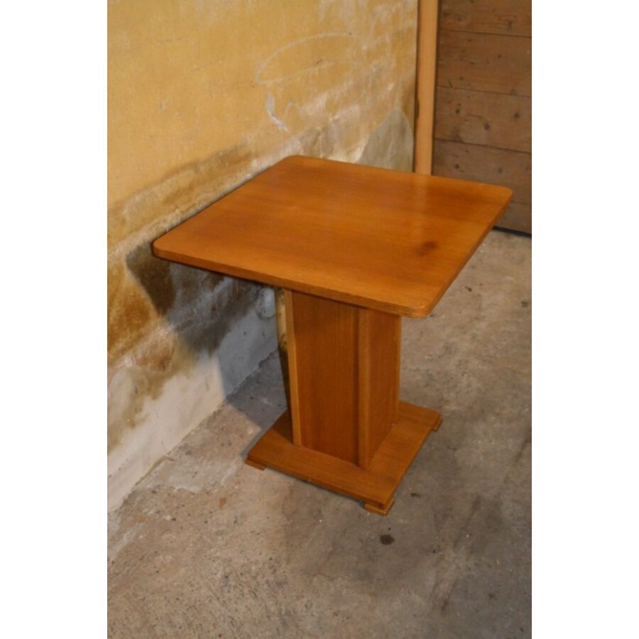 Vierkant bijzettafeltje naar model van de Amsterdamse School-1