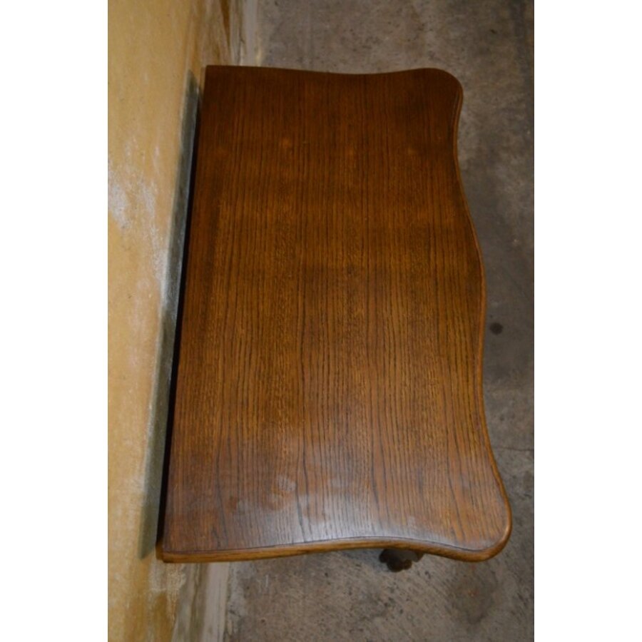 Klein donker eiken buikkastje met drie laden en messing beslag-6