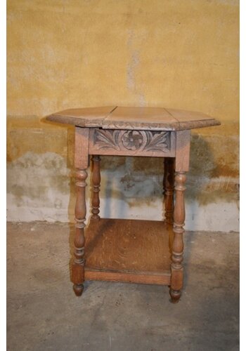 Achthoekig eiken bijzettafeltje 