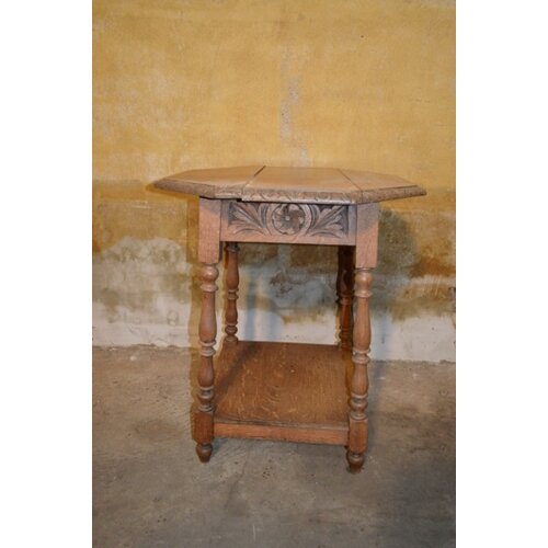 Achthoekig eiken bijzettafeltje 