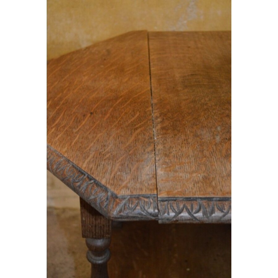 Achthoekig antiek bijzettafeltje van oud eikenhout met patina-3