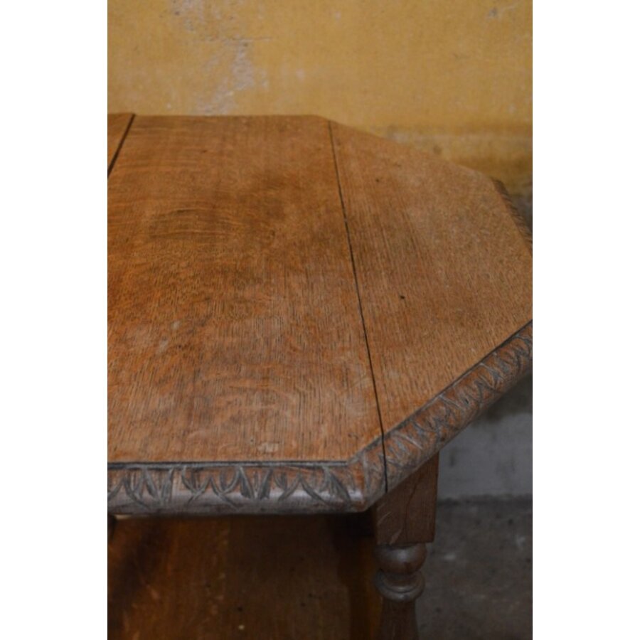 Achthoekig antiek bijzettafeltje van oud eikenhout met patina-4