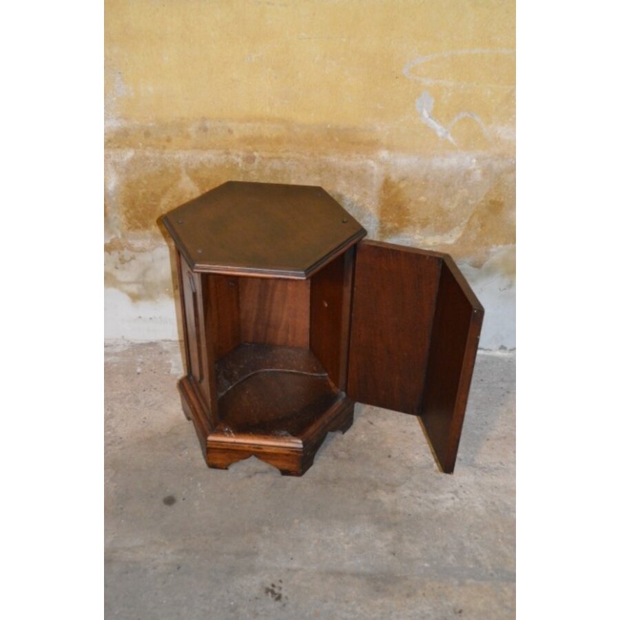 Zeskantig houten kastje met paneeldetails zoals uit begin 20e eeuw-5