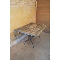 thumb-Industriële rustieke tafel met gietijzeren poot en steenschot blad-1