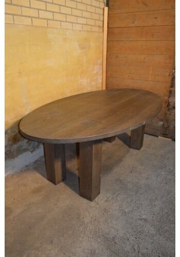 Eiken ovale eettafel 