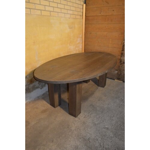 Eiken ovale eettafel 