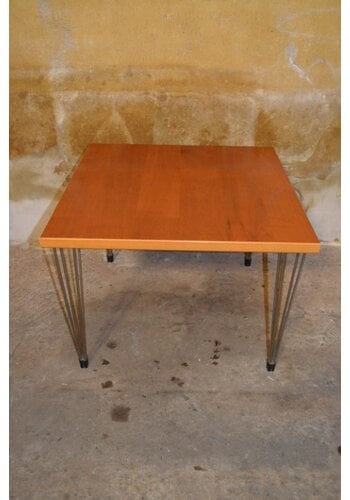 Pin Age bijzettafel berkenhout 